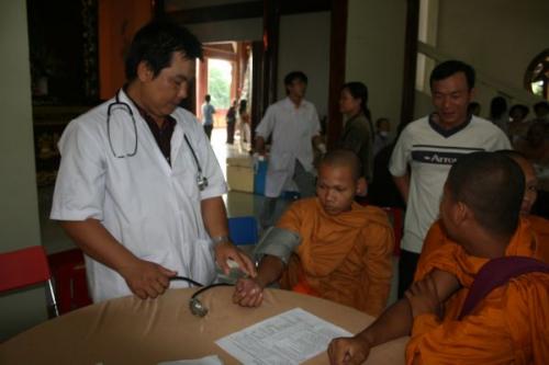 Khởi động hiến máu đón chào hội thảo Phật giáo toàn quốc 2010