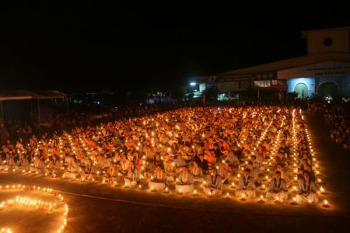 Chùm ảnh đêm thắp nến mầu nhiệm chùa Phật Quang Sơn, tỉnh Lạng Sơn