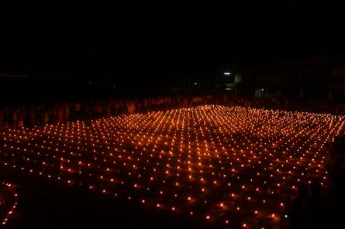 Chùm ảnh đêm thắp nến mầu nhiệm chùa Phật Quang Sơn, tỉnh Lạng Sơn