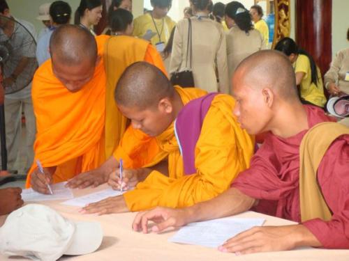 Khởi động hiến máu đón chào hội thảo Phật giáo toàn quốc 2010