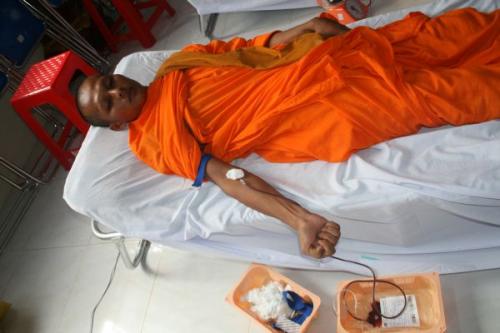 Khởi động hiến máu đón chào hội thảo Phật giáo toàn quốc 2010