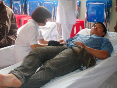 Khởi động hiến máu đón chào hội thảo Phật giáo toàn quốc 2010