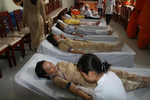 Khởi động hiến máu đón chào hội thảo Phật giáo toàn quốc 2010
