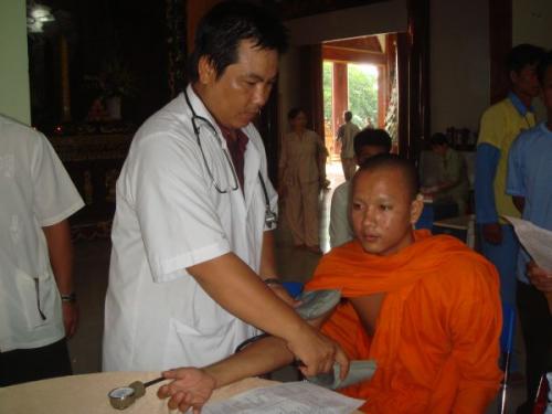 Khởi động hiến máu đón chào hội thảo Phật giáo toàn quốc 2010