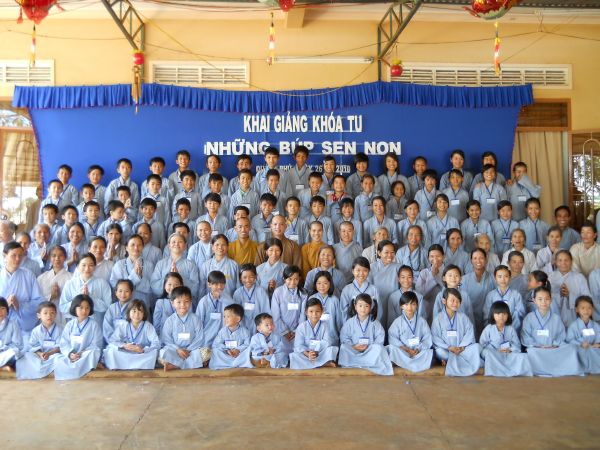 Đắk Lắk: Khai giảng khóa tu Những búp sen non tại chùa Linh Sơn