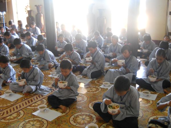 Đắk Lắk: Khai giảng khóa tu Những búp sen non tại chùa Linh Sơn