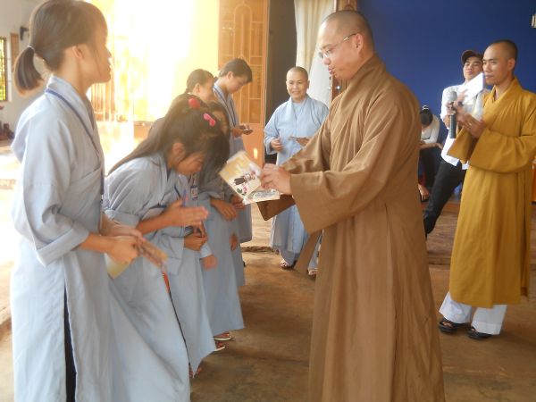 Đắk Lắk: Khai giảng khóa tu Những búp sen non tại chùa Linh Sơn