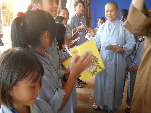 Đắk Lắk: Khai giảng khóa tu Những búp sen non tại chùa Linh Sơn