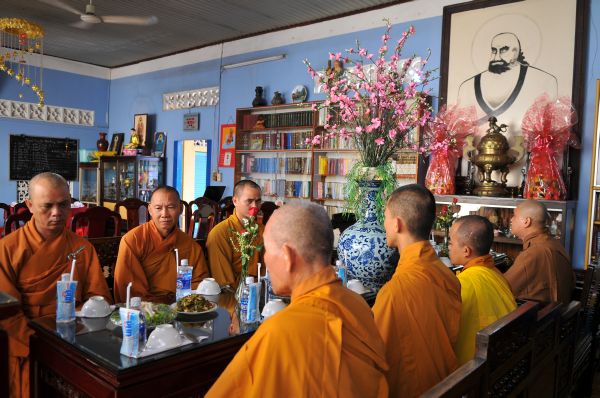 Hơn 1000 Phật tử dự lễ khai thỉnh Đại hồng chung và đại lễ Vu lan &quot;Ấm áp tình thương&quot; tại chùa Giác Nguyên - Tp. HCM