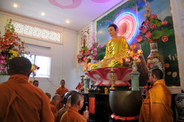 Hơn 1000 Phật tử dự lễ khai thỉnh Đại hồng chung và đại lễ Vu lan &quot;Ấm áp tình thương&quot; tại chùa Giác Nguyên - Tp. HCM