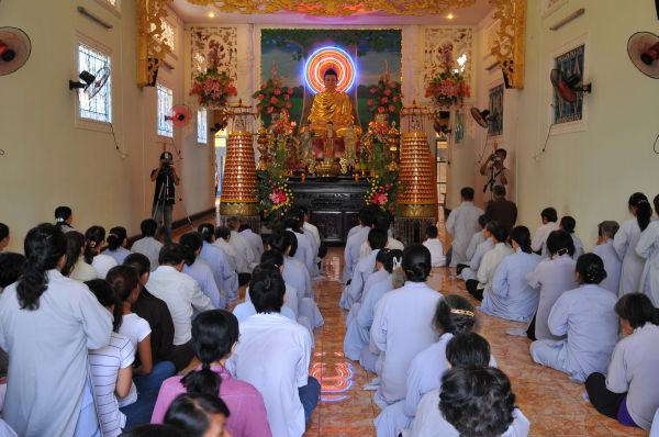 Hơn 1000 Phật tử dự lễ khai thỉnh Đại hồng chung và đại lễ Vu lan &quot;Ấm áp tình thương&quot; tại chùa Giác Nguyên - Tp. HCM