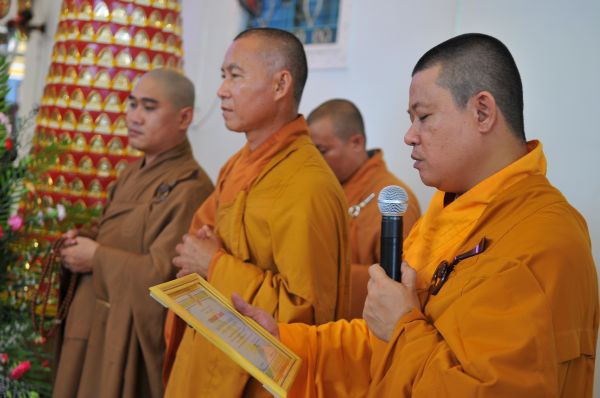 Hơn 1000 Phật tử dự lễ khai thỉnh Đại hồng chung và đại lễ Vu lan &quot;Ấm áp tình thương&quot; tại chùa Giác Nguyên - Tp. HCM