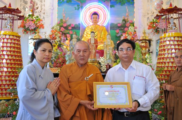 Hơn 1000 Phật tử dự lễ khai thỉnh Đại hồng chung và đại lễ Vu lan &quot;Ấm áp tình thương&quot; tại chùa Giác Nguyên - Tp. HCM