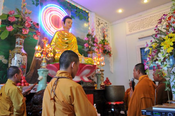 Hơn 1000 Phật tử dự lễ khai thỉnh Đại hồng chung và đại lễ Vu lan &quot;Ấm áp tình thương&quot; tại chùa Giác Nguyên - Tp. HCM