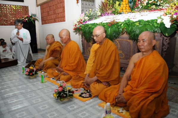 TP.HCM - Lễ dâng Y Ca Sa tại Tịnh xá Trung Tâm