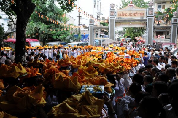 TP.HCM - Lễ dâng Y Ca Sa tại Tịnh xá Trung Tâm