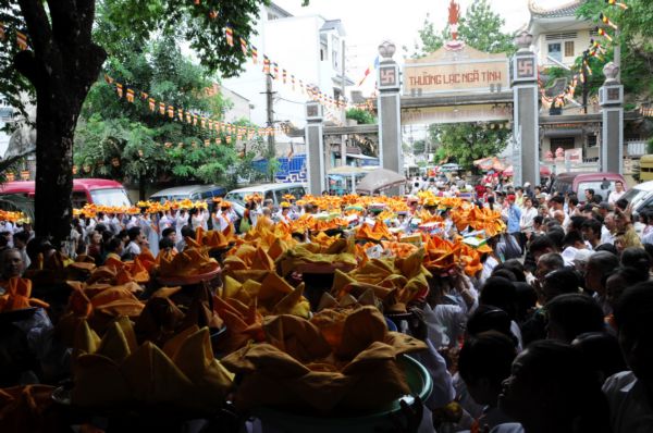 TP.HCM - Lễ dâng Y Ca Sa tại Tịnh xá Trung Tâm