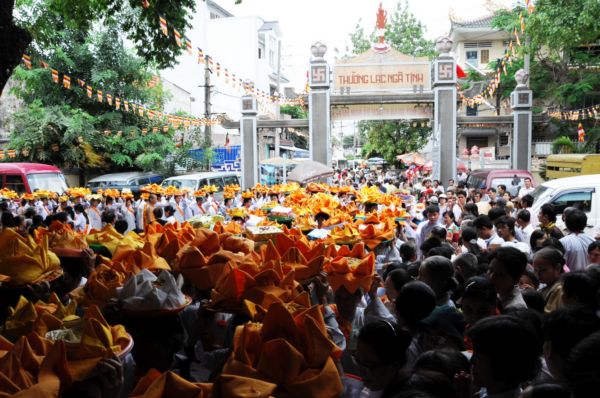 TP.HCM - Lễ dâng Y Ca Sa tại Tịnh xá Trung Tâm