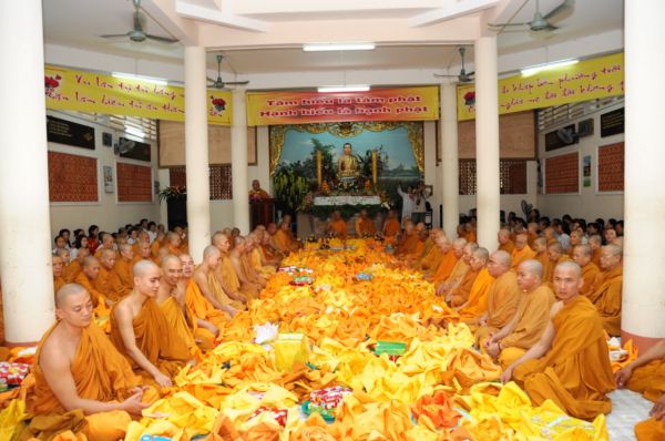 TP.HCM - Lễ dâng Y Ca Sa tại Tịnh xá Trung Tâm