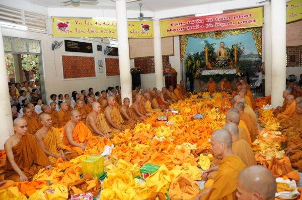 TP.HCM - Lễ dâng Y Ca Sa tại Tịnh xá Trung Tâm