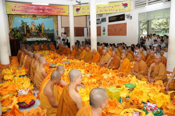 TP.HCM - Lễ dâng Y Ca Sa tại Tịnh xá Trung Tâm