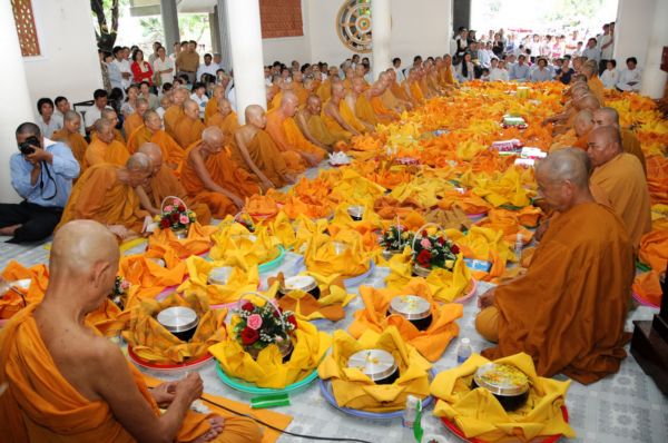 TP.HCM - Lễ dâng Y Ca Sa tại Tịnh xá Trung Tâm