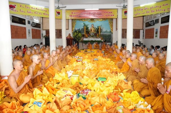 TP.HCM - Lễ dâng Y Ca Sa tại Tịnh xá Trung Tâm