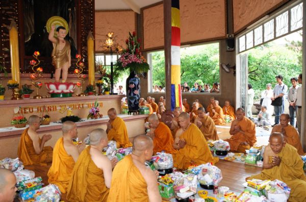 TP.HCM - Lễ dâng Y Ca Sa tại Tịnh xá Trung Tâm