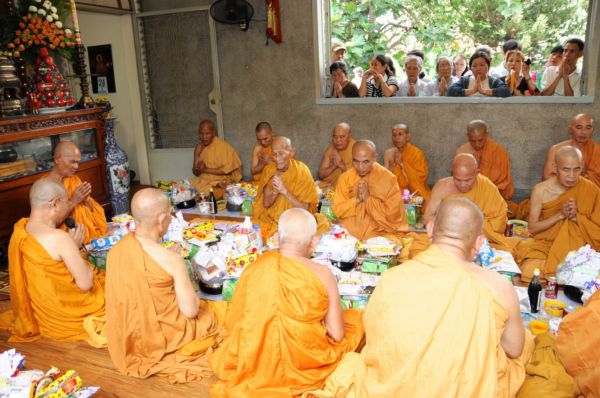 TP.HCM - Lễ dâng Y Ca Sa tại Tịnh xá Trung Tâm