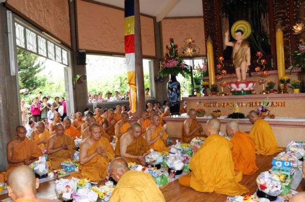 TP.HCM - Lễ dâng Y Ca Sa tại Tịnh xá Trung Tâm