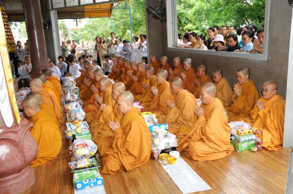 TP.HCM - Lễ dâng Y Ca Sa tại Tịnh xá Trung Tâm