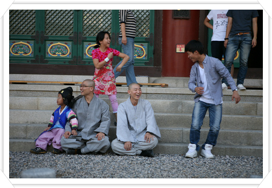 Ngôi Chùa Hàn Quốc, nơi Thiếu nhi sum hợp vui chơi ngày Chủ Nhật