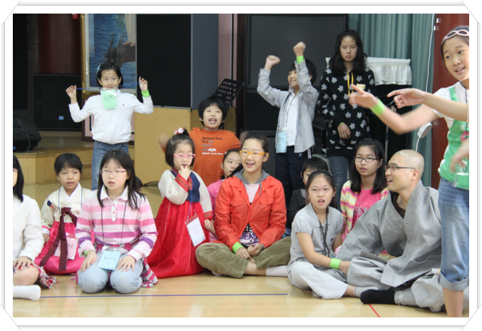 Ngôi Chùa Hàn Quốc, nơi Thiếu nhi sum hợp vui chơi ngày Chủ Nhật