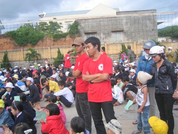 Lâm Đồng: Phát 500 phần quà Trung Thu và trao 30 suất học bổng