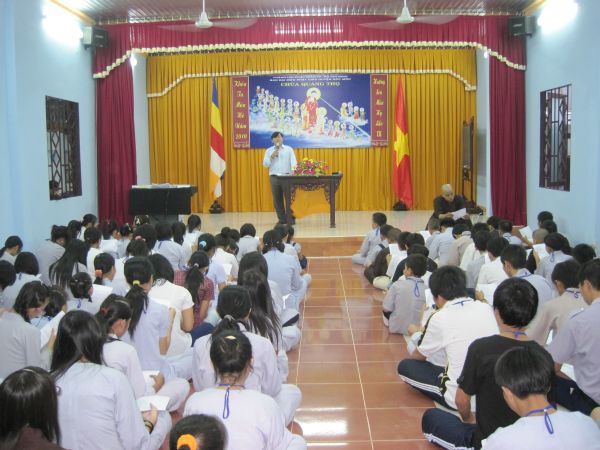 Hương sen mùa hạ hân hoan chuẩn bị giờ khai khóa