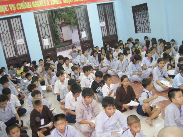 Hương sen mùa hạ hân hoan chuẩn bị giờ khai khóa