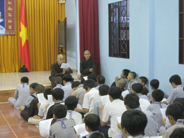 Hương sen mùa hạ hân hoan chuẩn bị giờ khai khóa