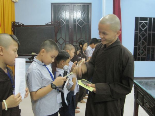 Hương sen mùa hạ hân hoan chuẩn bị giờ khai khóa