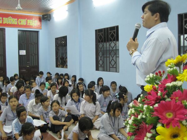 Hương sen mùa hạ hân hoan chuẩn bị giờ khai khóa