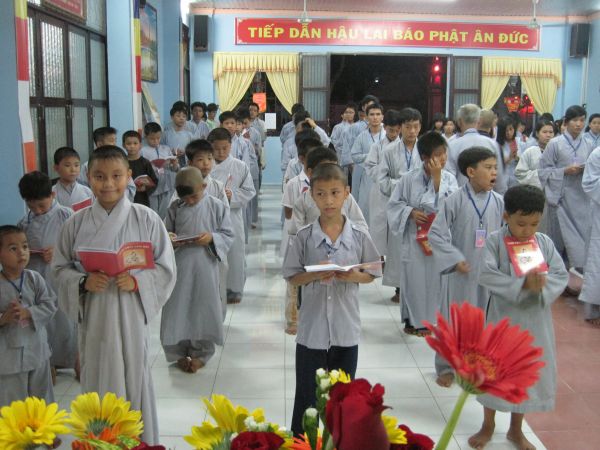 Hương sen mùa hạ hân hoan chuẩn bị giờ khai khóa