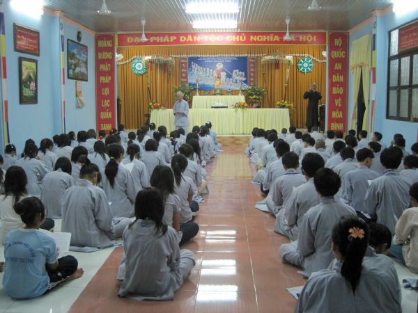 Hương sen mùa hạ hân hoan chuẩn bị giờ khai khóa