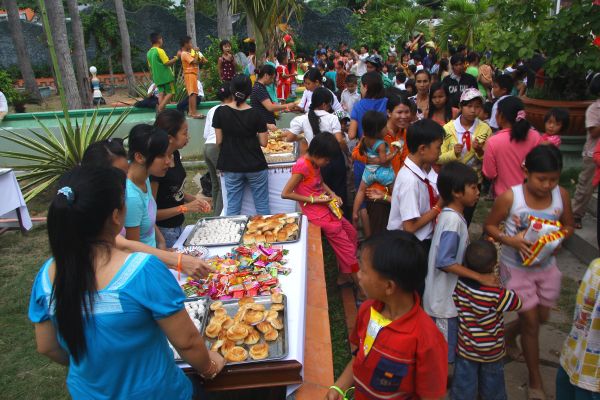 Đồng Tháp: Chùa Quan Âm cùng trẻ thơ vui đón Trung Thu