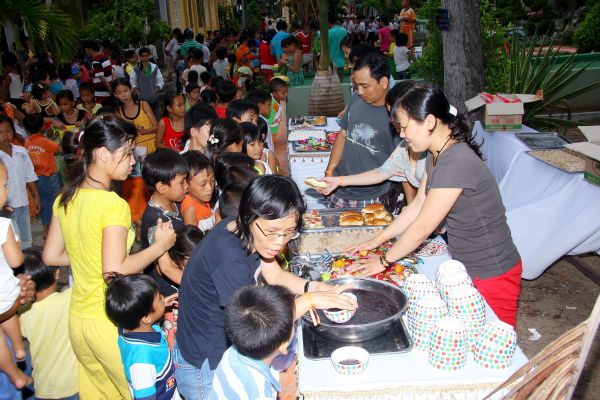 Đồng Tháp: Chùa Quan Âm cùng trẻ thơ vui đón Trung Thu