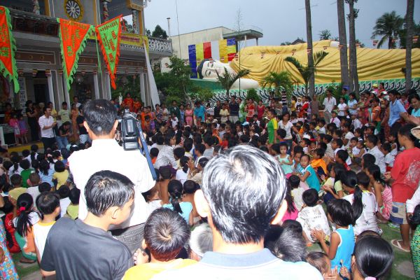 Đồng Tháp: Chùa Quan Âm cùng trẻ thơ vui đón Trung Thu