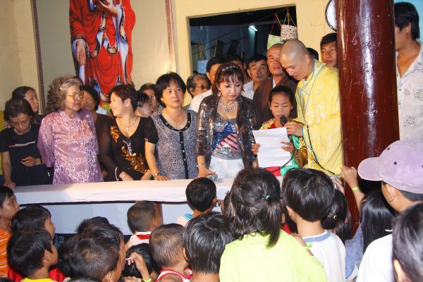 Đồng Tháp: Chùa Quan Âm cùng trẻ thơ vui đón Trung Thu