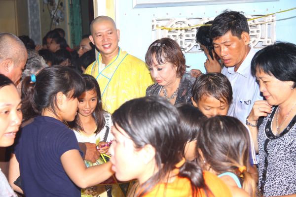 Đồng Tháp: Chùa Quan Âm cùng trẻ thơ vui đón Trung Thu