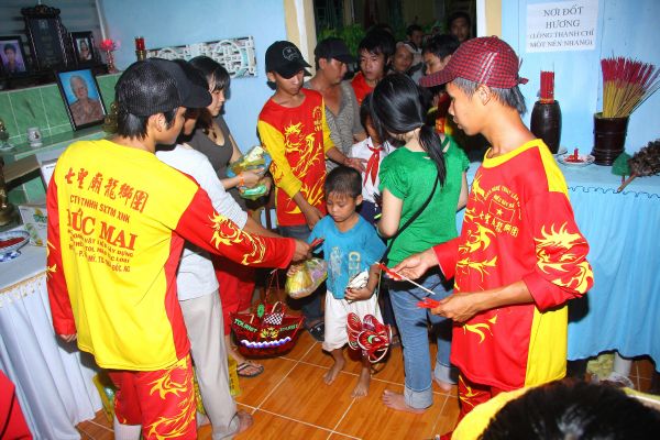 Đồng Tháp: Chùa Quan Âm cùng trẻ thơ vui đón Trung Thu