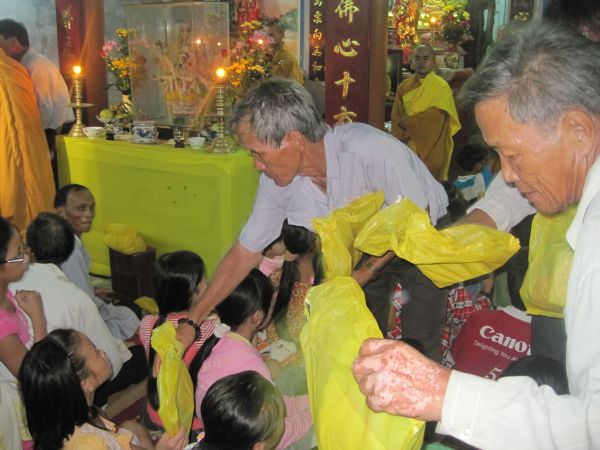 Quảng Nam: Hành trình về nguồn cội, lễ Báo hiếu và tặng quà Trung Thu