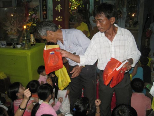 Quảng Nam: Hành trình về nguồn cội, lễ Báo hiếu và tặng quà Trung Thu