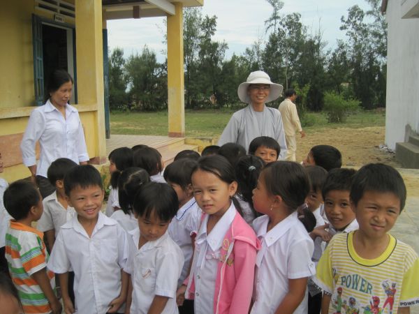 Phát 300 phần quà tại Quảng Nam và sự gặp gở người bạn chung trường ĐĐ. Thích Tâm Mẫn